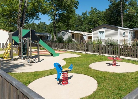 Camping Les Chèvrefeuilles, 4* - 12