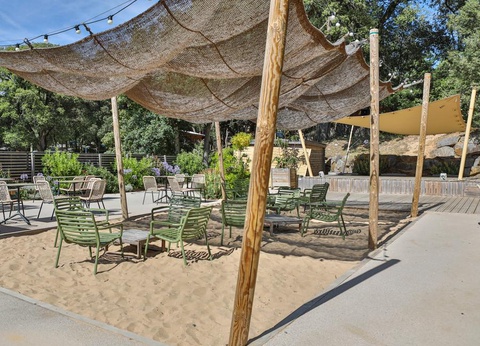 Camping Le Petit Rocher, 4* - 36