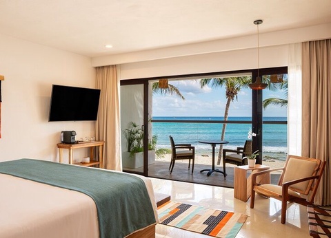 Hôtel The Beachfront by The Fives 5* - 6