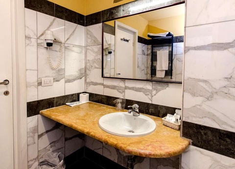 Séjour romantique à Montecatini dans une prestigieuse chambre avec spa et dîner - 4* - 23