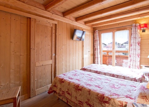 Chalet Le Loup Lodge - 10