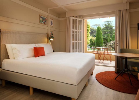 Profitez d'une soirée spéciale Nouvel An avec dîner proche de Cannes - 4* - 23