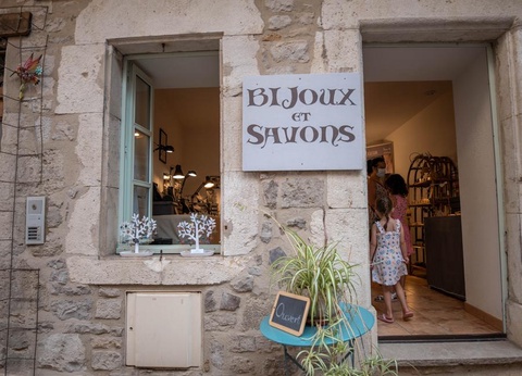 Camping Les Calquières, 4* - 67