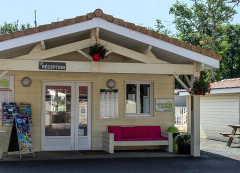 Camping Les Chèvrefeuilles, 4* - 17