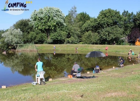 Camping L'Etang du Pays Blanc, 4* - 28