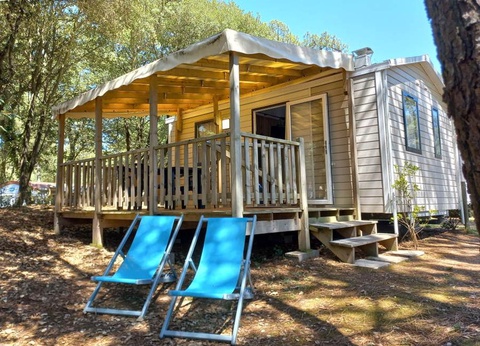 Camping Parfums d'Eté 4* - 53