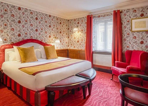 Week-end romantique avec champagne à Toulouse sur la place du Capitole - 4* - 5