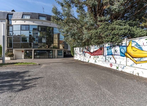 Séjour à la découverte de Bordeaux avec bouteille de vin et parking inclus - 3* - 7