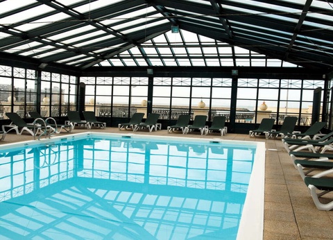 Détente face à la mer à Trouville en Normandie, accès piscine chauffée - 4* - 16