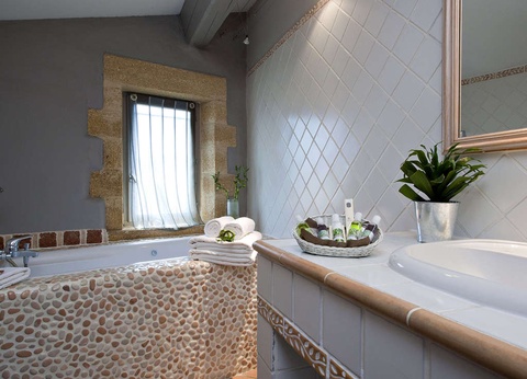 Virée authentique et gourmande dans un havre de paix près d'Avignon et Nîmes - 4* - 24