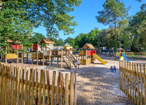 Flower Camping Au Bois des Biches, 4* - 37