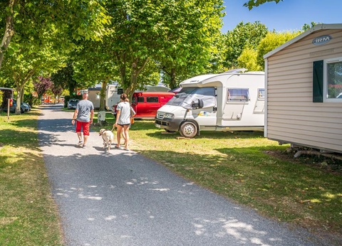 Camping Le Nid d'Eté, 4* - 53