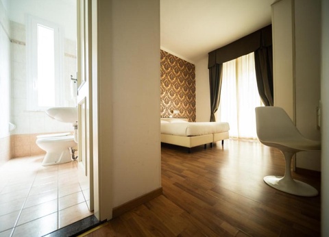 Grand Prix de MotoGP de Saint-Marin avec Hôtel 4* à Rimini - 6