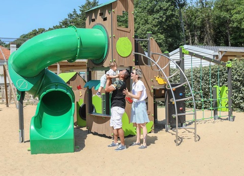 Camping Le Petit Rocher, 4* - 28