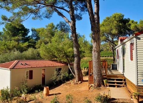 Camping Résidentiel La Pinède, 4* - 40