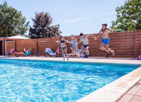 Flower Camping Le Soleil des Bastides, 3* - 44