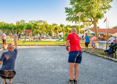 Camping Les Embruns d'Oléron, 4* - 8