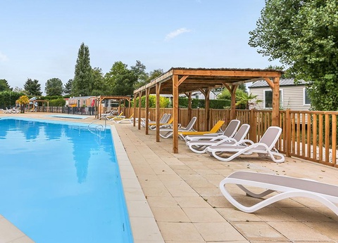 Camping Paradis des Pins - Royan, 4* - 6