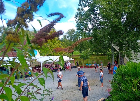 Camping les Etangs du Plessac 4* - 5