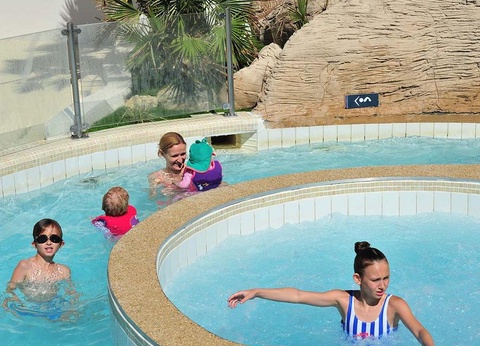 Camping Les Ecureuils, 4* - 10