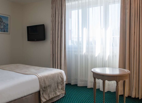 Séjour familiale à la découverte du Zoo la Bourbansais dans un hôtel de charme 4*+ Petit-déjeuner + Accès à l'espace détente + Sauna - 24