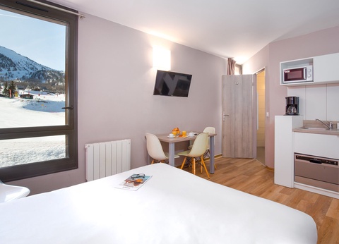 SOWELL RESIDENCES New Chastillon 4* - 6