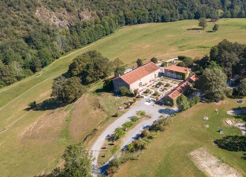 Camping Les Gorges Du Chambon - Ciela Village, 4* - 61