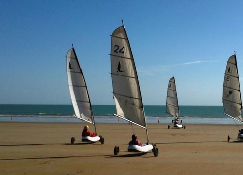 Camping L'Abri des Pins, 4* - 83