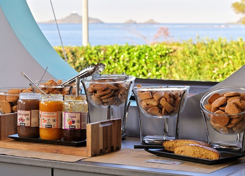 TUI Sélection Hôtel Résidence Les Calanques 3* - Formule vols + transferts + hébergement - 18