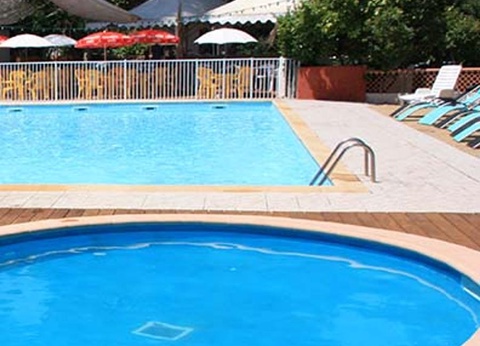 Camping Le Beau Vezé, 4* - 8