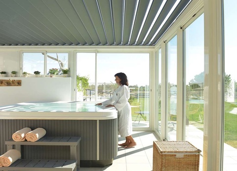 Détente avec séance de bains à remous privé aux Saintes-Marie-de-la-Mer - 3* - 16