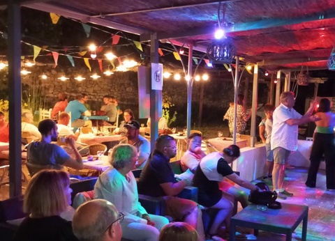 Camping les Terrasses Provençales, 4* - 8