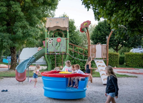 Camping Les Bords de Loue, 3* - 107