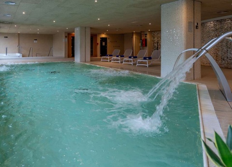 Escapade romantique : dîner aux chandelles, accès au spa et cava à Barcelone - 4* - 12