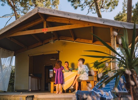 Camping Les Genêts, 5* - 71