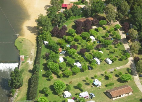 Camping Paradis Aubeterre sur Dronne, 3* - 17