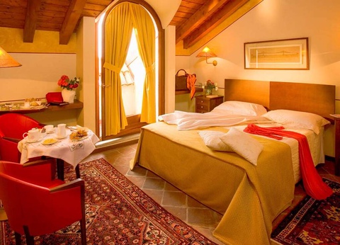 Hôtel dans le territoire des Langhe, patrimoine de l'UNESCO, avec petit déjeuner inclus - 4* - 23