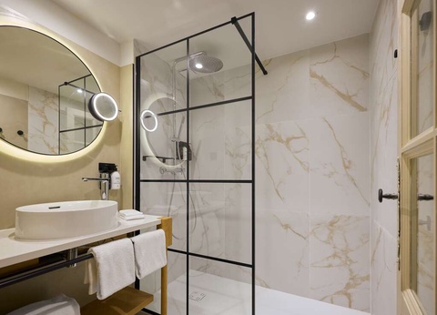 Profitez d'une soirée spéciale Nouvel An avec dîner proche de Cannes - 4* - 24