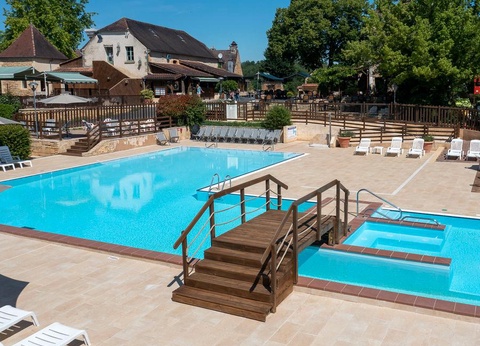 Camping Romanée - Les Grottes De Roffy 4* - 4