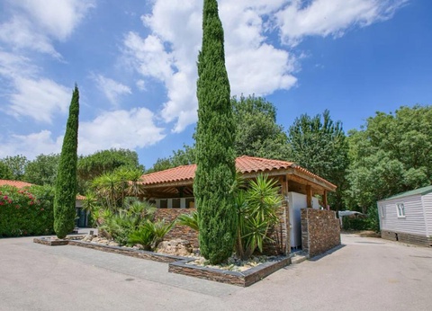 Camping Les Pins, 4* - 33