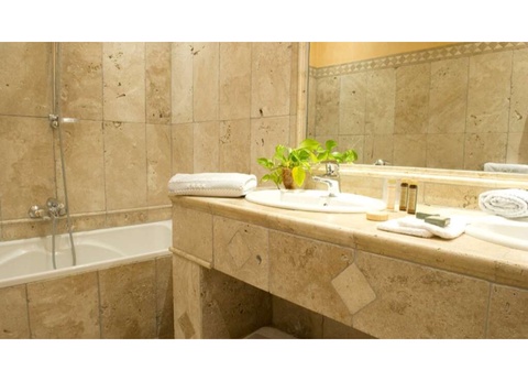 Bulles et détente au coeur de la provence à Tourtour - 4* - 31