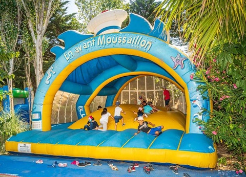 Camping Le Clos Virgile, 4* - 53