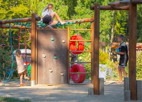 Camping Le Château de Galaure, 4* - 22