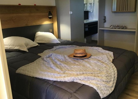 Flower Camping et Base de Loisirs de Rouffiac, 3* - 48