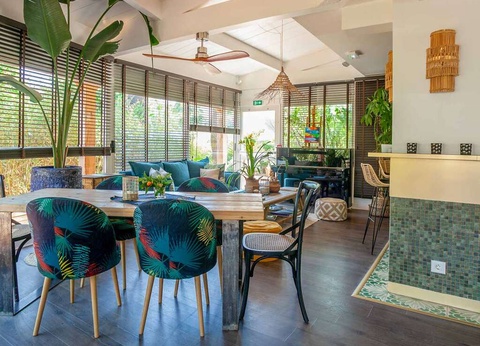 Profitez des belles couleurs du Lavandou et d'un cocktail maison ! - 4* - 4