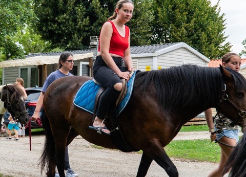 Camping Les Bords de Loue, 3* - 84