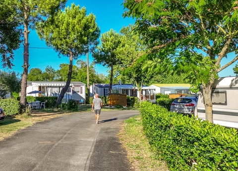 Camping Le Lagon Bleu, 3* - 11