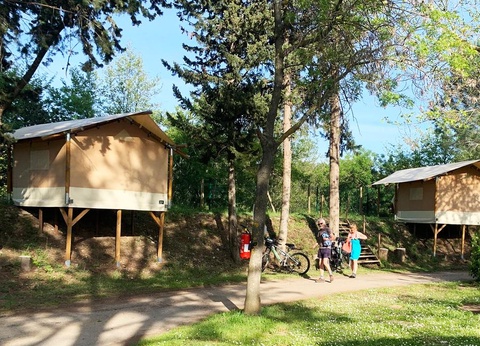 Camping Le Val de Cesse, 4* - 79