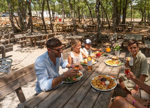 Camping Tikayan Rives du Lac de Sainte Croix, 3* - 4