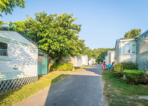 Camping Les Pirons, 5* - 71